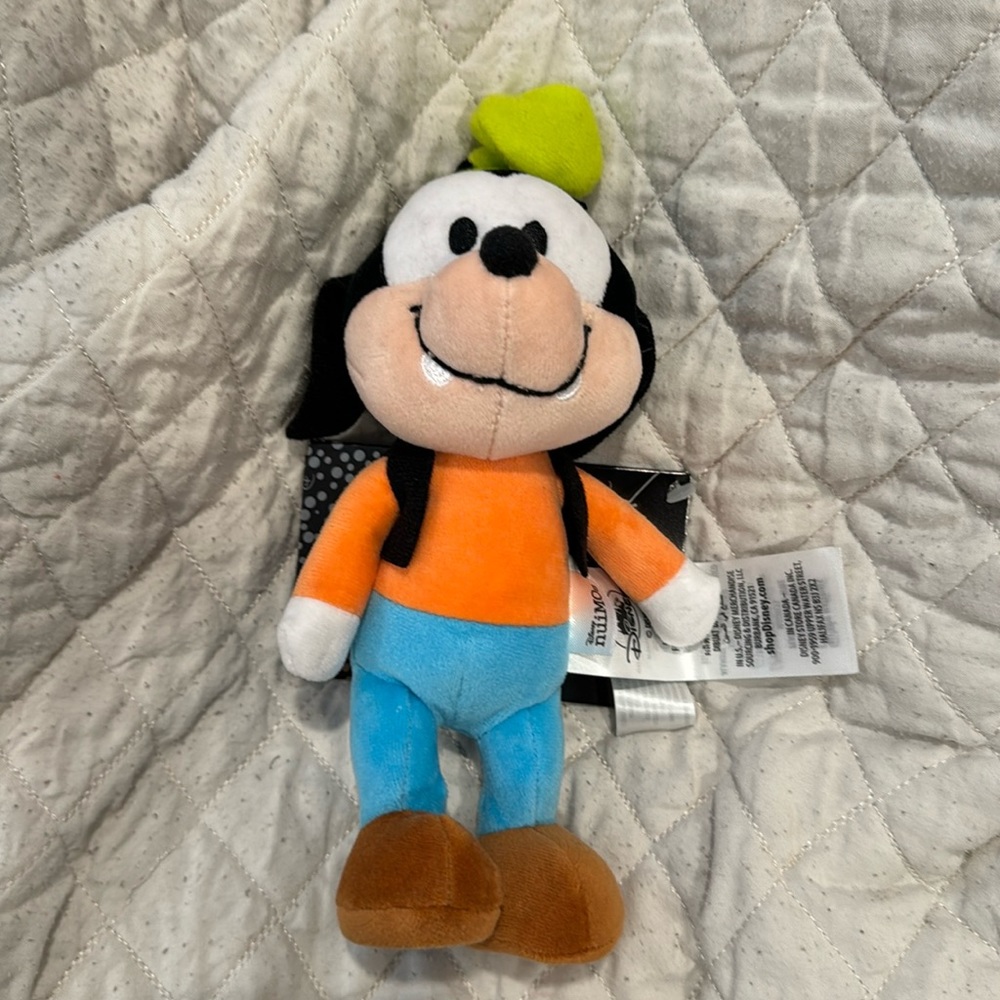 New with tags Disney Goofy Nuimo doll